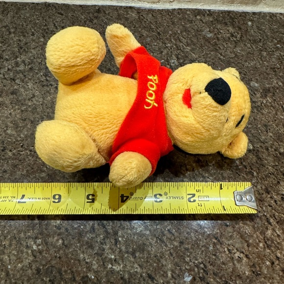 Vintage Winnie The Pooh Sitting With Red T- Shirt - Picture 7 of 8